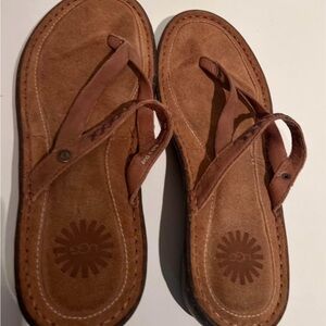 Size 8 Women’s Ugg flip flops. Like new.